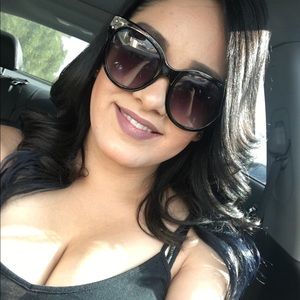 Meet your Posher, Denise